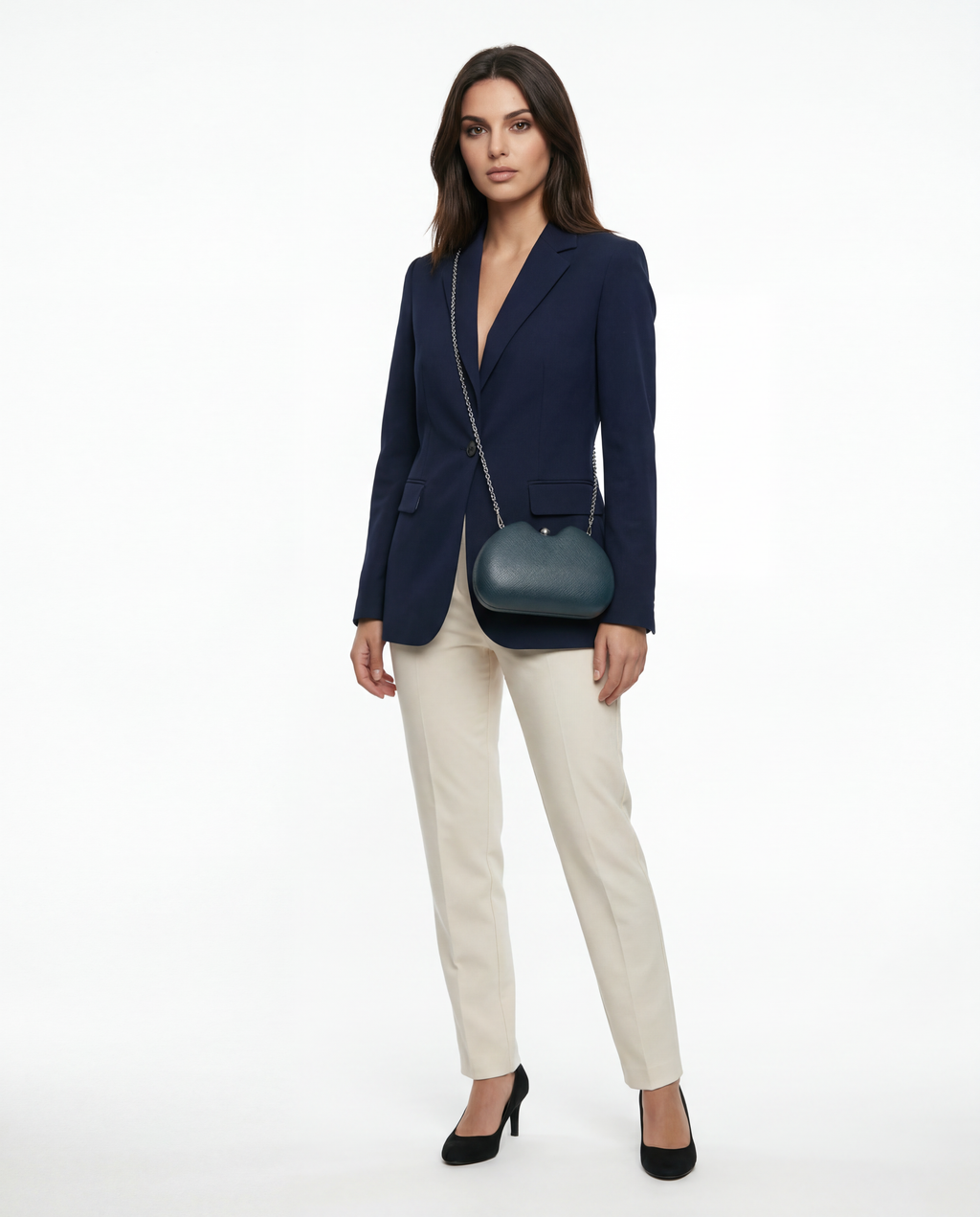 KAJA – elegantna večernja clutch torbica s teksturom