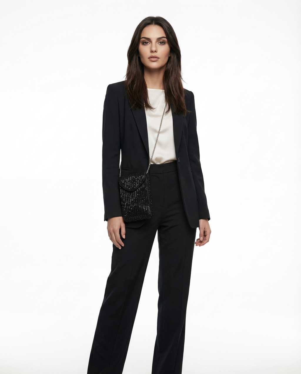 TIANA – çantë moderne me detaje elegante për kombinimet e ditës dhe të mbrëmjes