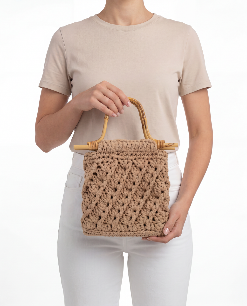 BOŽENA  – moderna torbica s elegantnim detaljima za svakodnevne i večernje kombinacije