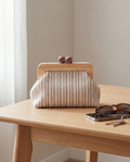 LEA – çantë dore elegante me dizajn minimalist për kombinime ditore dhe afariste