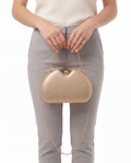 KAJA – elegantna večernja clutch torbica s teksturom