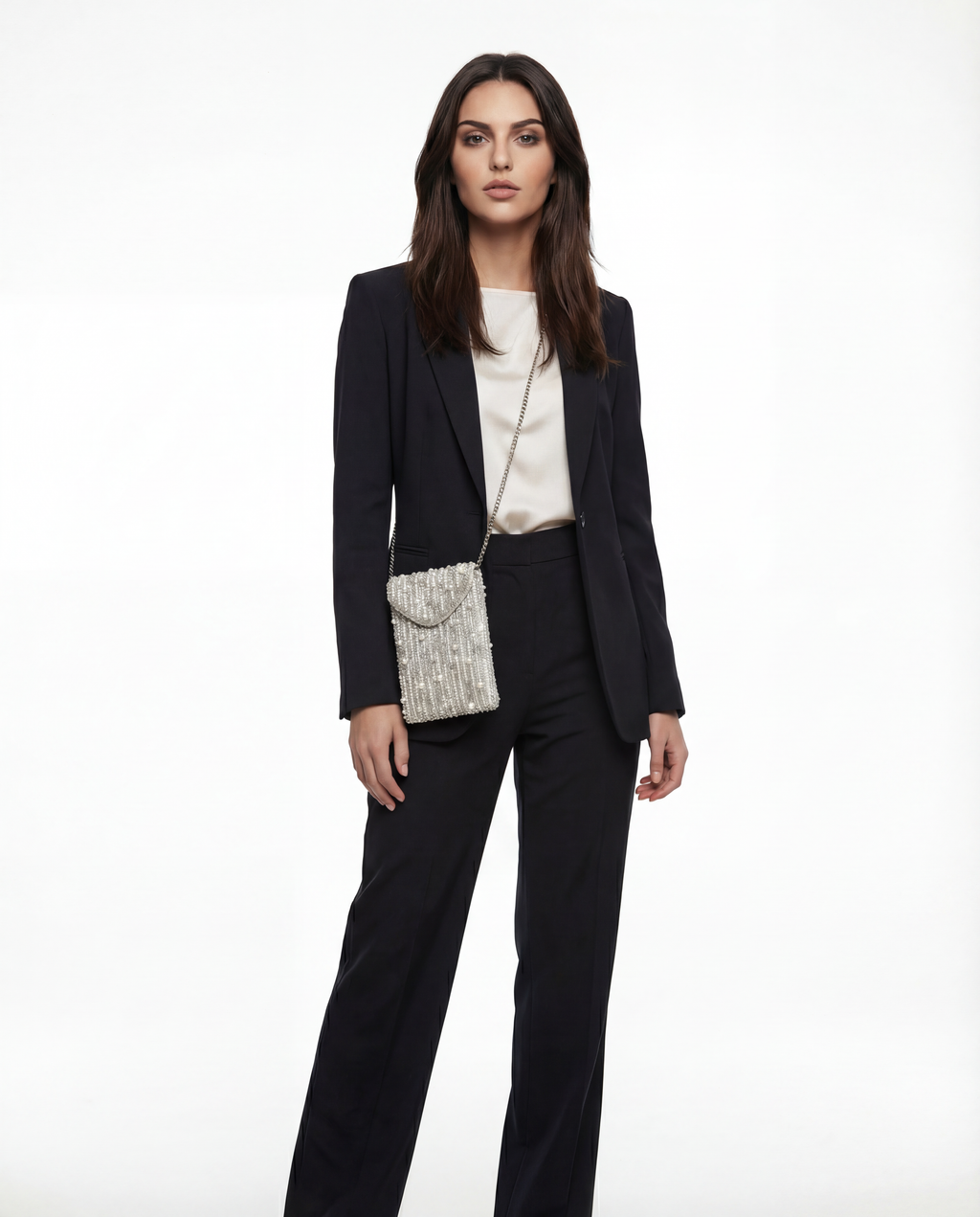 TIANA – çantë moderne me detaje elegante për kombinimet e ditës dhe të mbrëmjes
