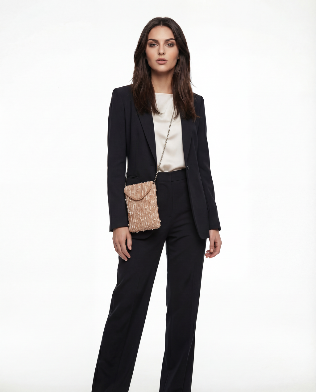 TIANA – çantë moderne me detaje elegante për kombinimet e ditës dhe të mbrëmjes