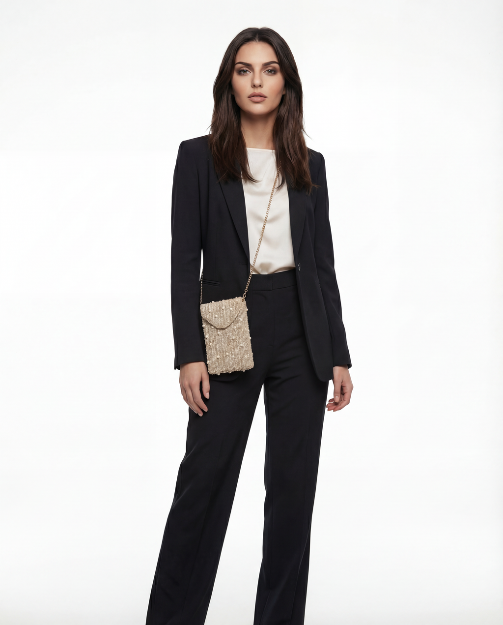 TIANA – çantë moderne me detaje elegante për kombinimet e ditës dhe të mbrëmjes
