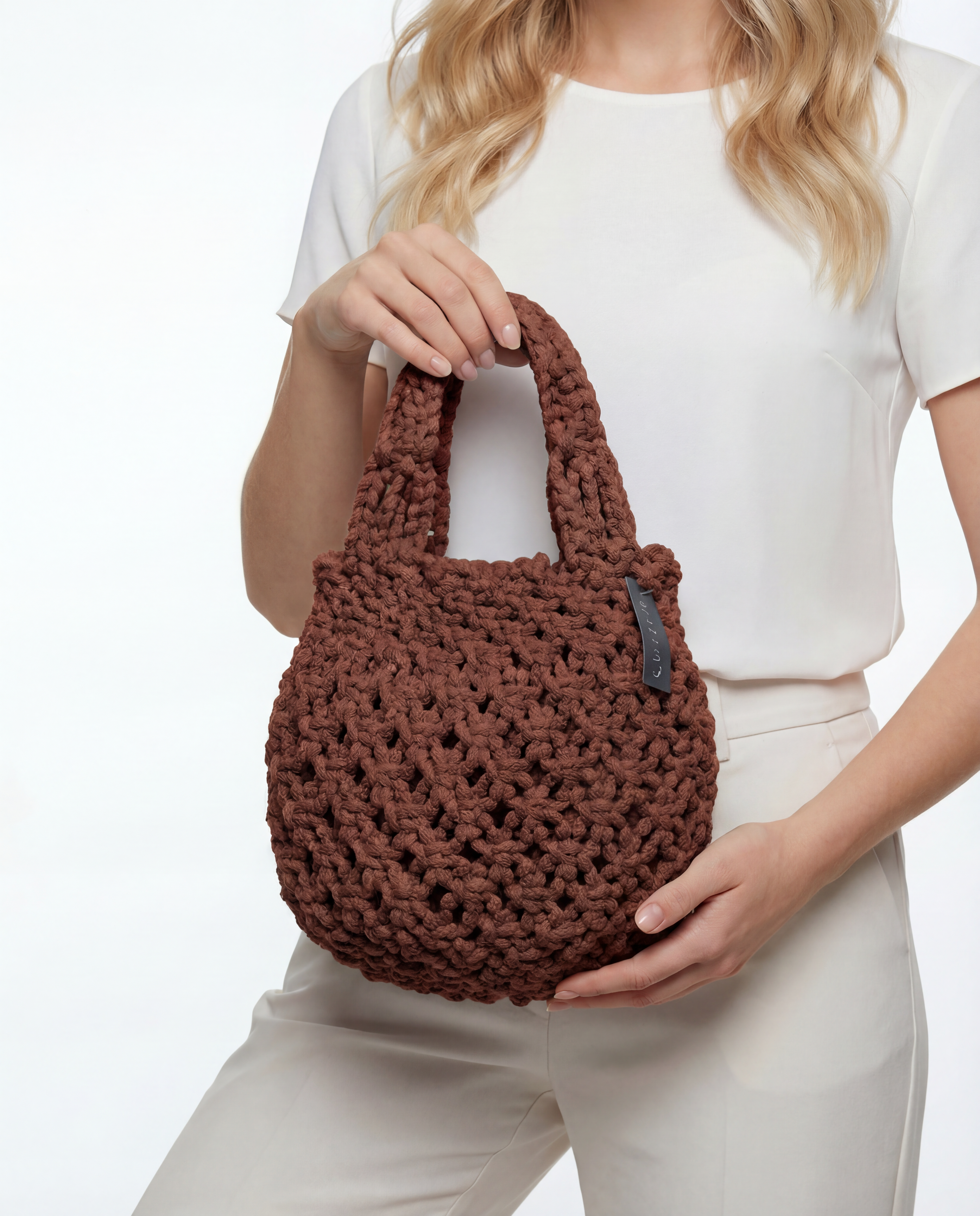 ANA – okrugla pletena torbica za svaki dan